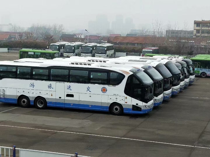 旅游大巴车队实拍·青岛2｜青岛包车锁车定金怎么收?旺季提前锁车说明